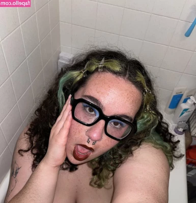 Actualneetgirl - Do you want to play in the tub with me