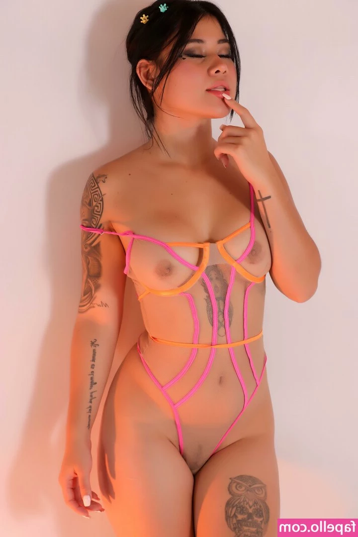 Mia__megan [ mia-megan ] - Darkhairbeauty  imthestar