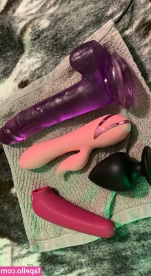 penelopepleasure - Guess how my socks smells like