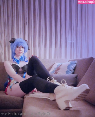 kalzefree - omg it was a long day, relax my feet little 🦶🦶