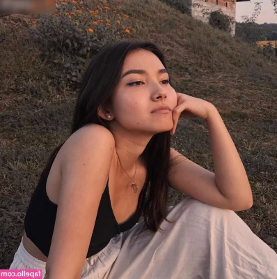 Maria Zhang [ maria-zhang ] - An all natural MILF who just wants to please you 😉
