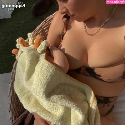 Daniella Monet [ daniella-monet ] - 𝓢𝓹𝓮𝓷𝓭 𝔂𝓸𝓾𝓻 𝓥-𝓭𝓪𝔂