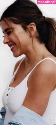 Daniella Monet [ daniella-monet ] - Querías ver lo que escondían los diablitos  pues aquí lo tienes 