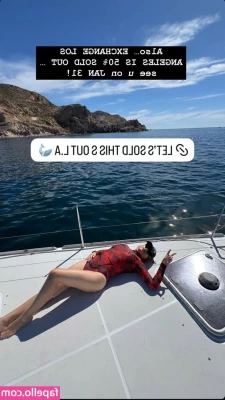 Jessica Audiffred [ jessica-audiffred ] - I will be streaming tomorrow night from 8pm PST to ring in NYE in all