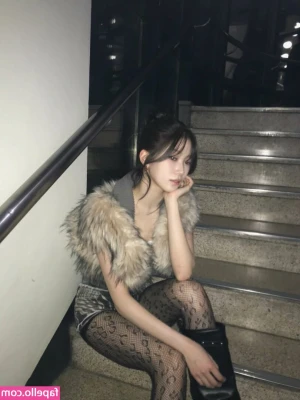 Kazuha Nakamura 中村 一葉 [ kazuha-nakamura-1 ] - Just me in a bikini 🦋