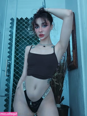 averymia - The guys at the store were tripping over there tongues when they seen