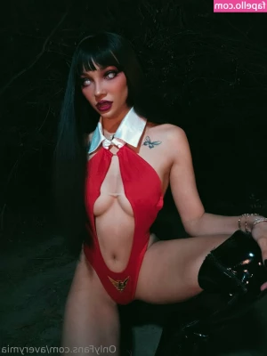 averymia - How do you feel about me as a girl with an unusual exotic appearance