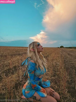 averymia - I bet you wish I was bouncing up and down on your dick daddy