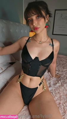 averymia - entire 5 minute vid of me backing my ass up on my big dildo🍑👀