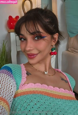 averymia - I lie waiting for your cock! I don't have to lie like this all day,