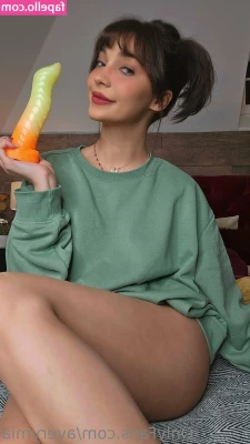 averymia - happy new year guys   New year - new naughty content  GET READY