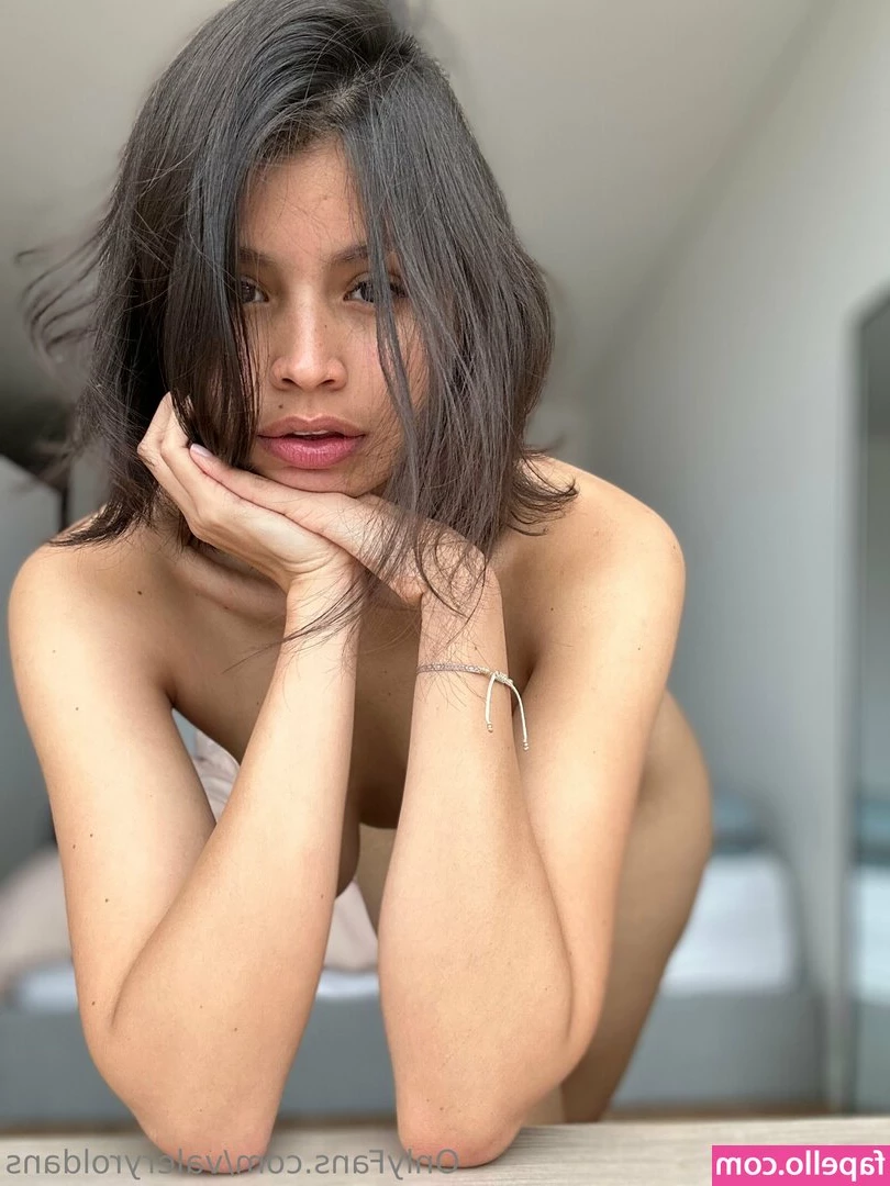 valeryroldans - Only my twitter followers and you  my amazing only fans subscribers 