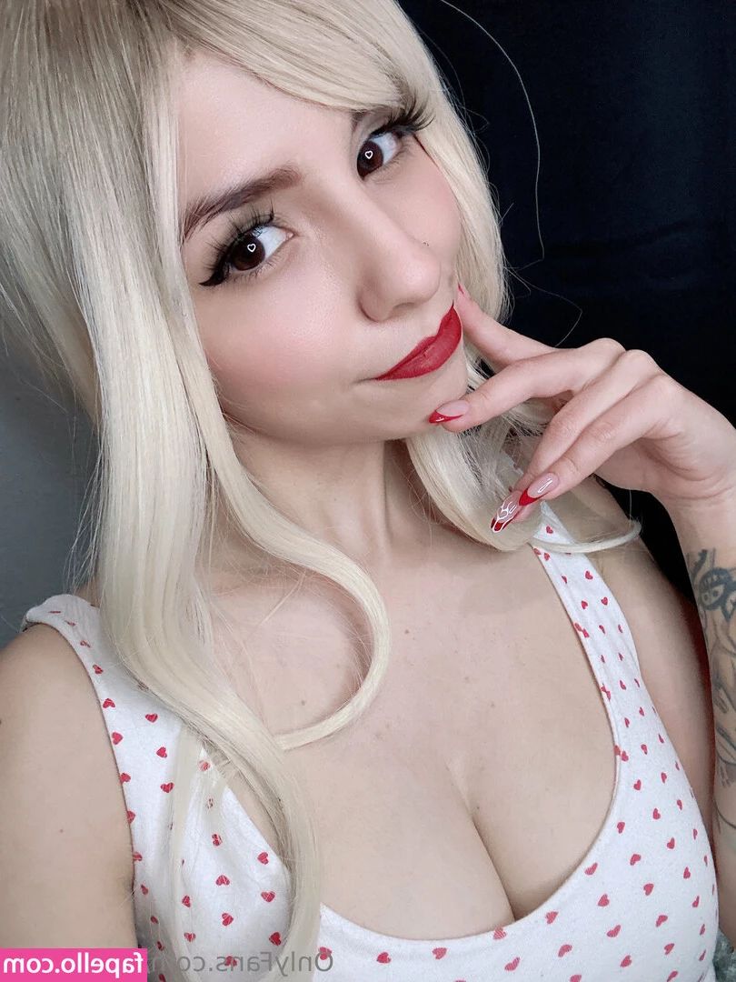 tanookifree - Cute lil goth girl
