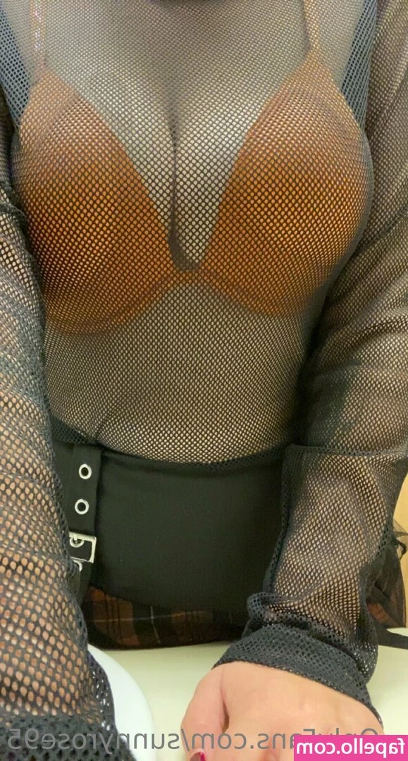 sunnyrose95 - Happy Saturday  I always try to post some feet content on Saturdays