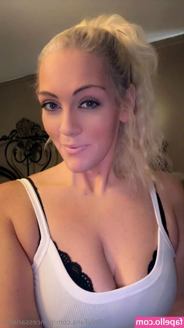princessariel32 - In a world of gray routine  become a point of color