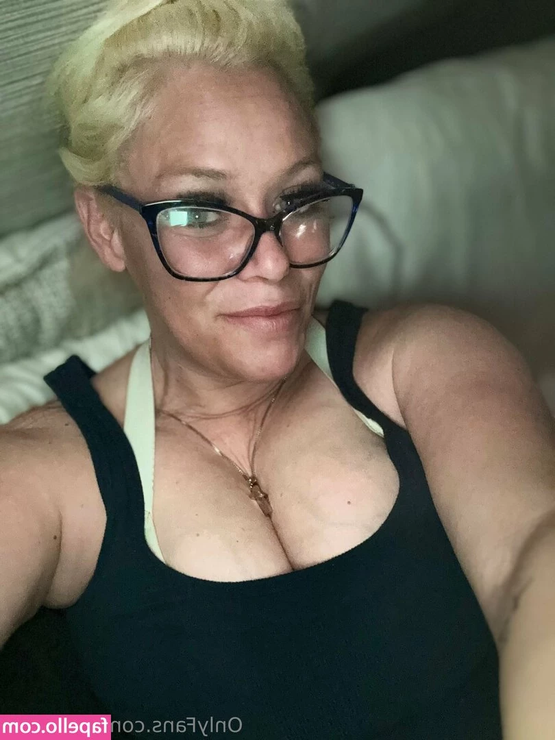 russinem - So apparently Onlyfans never made this post from last week.... sigh 