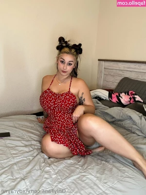 lxdyrayne - What does my little tattoo mean? Wrong answers only! 👽