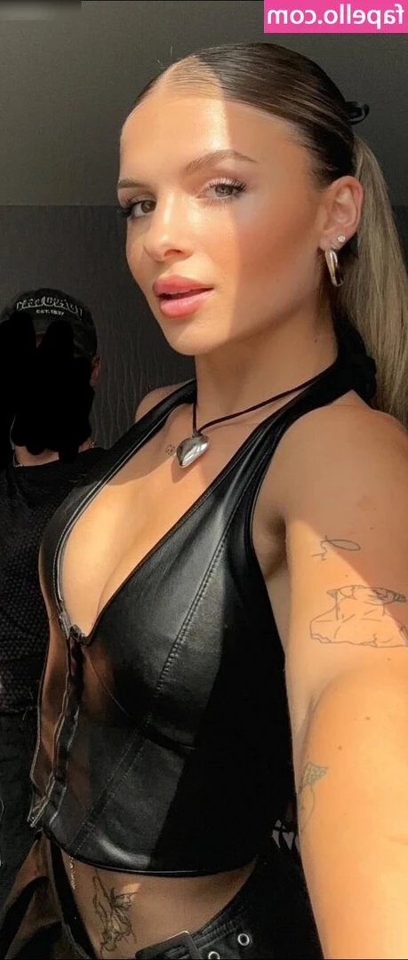 Jasmin Endres [ jasmin-endres ] - Smile  win  and be sexy