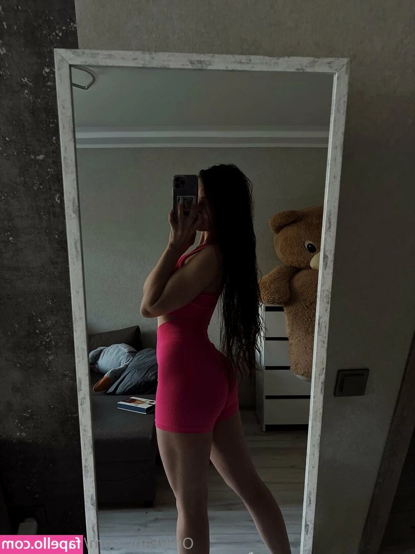 sweet_tate [ sweet-tate ] - Hmm, do you think I look naughty or nice? 😇