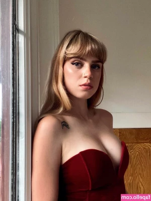 Cera Gibson [ cera-gibson ] - My FIRST ever FOOT post 🤯🍆💦💦 Open to see a pic of me
