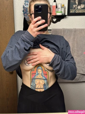 marceline_vox [ marceline-vox ] - I like how my chest looks 👀👀