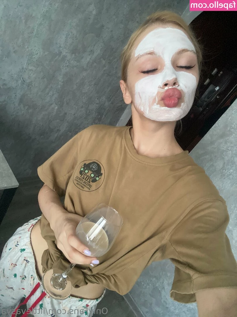 little_shelly [ little-shelly ] - So many of you keep asking for cum begging videos.  Here you go babe,