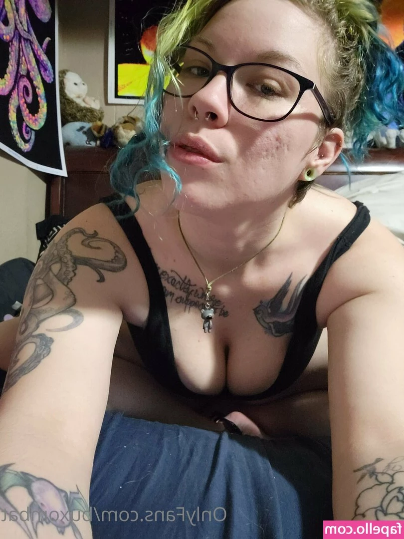 buxombat - With a skirt or without?