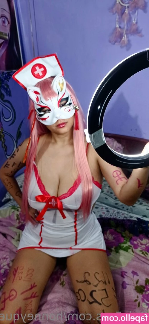 Honneybonita - Got horny randomly and had to pause the movie   u know what I m doin