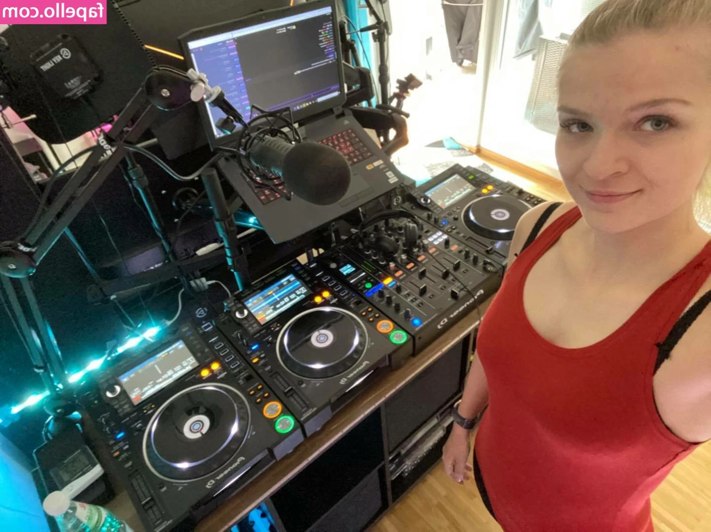 Sintica - Here to improve your day  It s not often I orgasm before leaving for