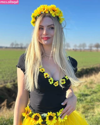 Kira Karambole [ kira-karambole ] - Been working on some new new content  Cannot wait for y all to see