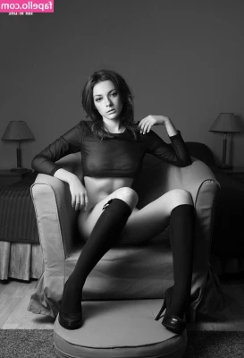 Olga Kobzar [ olga-kobzar ] - don't feel like using a shirt today