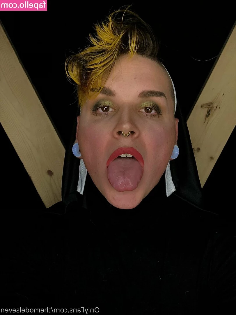 themodelseven - I wanted to take a photo, but I made a cute mini video 🥰 How was