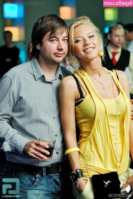 Polina Logunova [ polina-logunova ] - It s my birthday tomorrow   don t forget to get your queen a gift