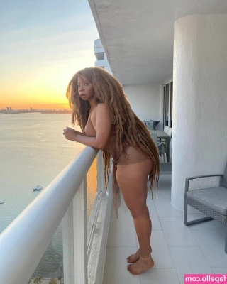 Aria Artizte [ aria-artizte ] - Legs open for business 🤩 TBT