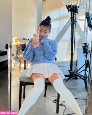 Eunji Pyoapple [ eunji-pyoapple-4 ] - Good morning beautiful   Wanna see what s underneath