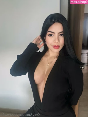 bustysofia - Is my ass hanging out