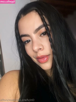 bustysofia - I always forget to put my panties on