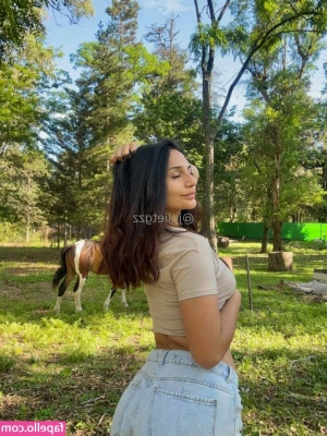 juliettgzz - Follow me  I ll send you a foot licking video