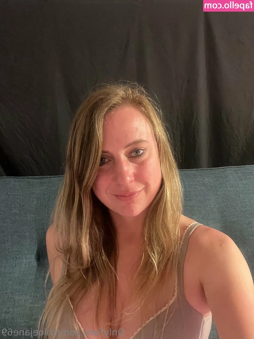 chloejane69 - It is my birthday party and I will smile OR frown if I wanna!!! I
