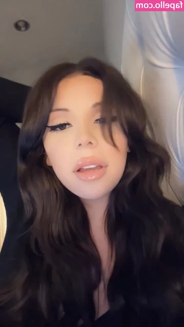 Blaire White [ blaire-white ] - Advent day 7 🌹