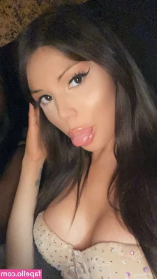 Blaire White [ blaire-white ] - Hey, babe! 👀...caught you staring, didn't I? 🙈 Want to keep me