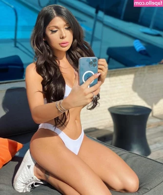 Blaire White [ blaire-white ] - you're not a freeloader so you deserve to see this photo