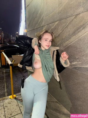 di_foxxx [ di-foxxx ] - Take advantage of all the full lengths I still have on my wall babies