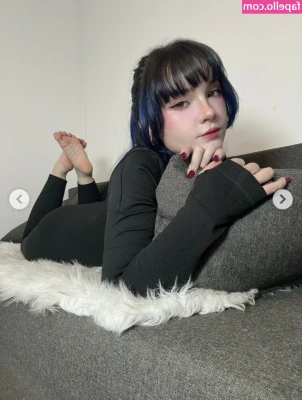 Mimo - Is blue a good color on me? 🙈
