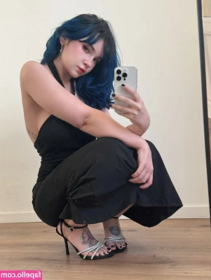 Mimo - Eye contact is hot 🥵 what would you say to me baby xx
