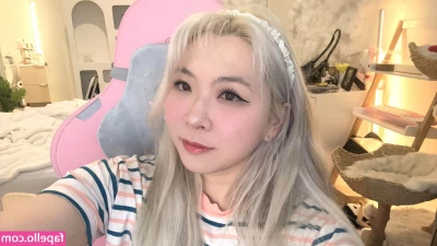 Yvonnie [ yvonnie-1 ] - Things got pretty crazy last night in the Uber   wish I coulda got