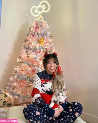 Yvonnie [ yvonnie-1 ] - A have a cute little birds eye POV of me getting fucked last night