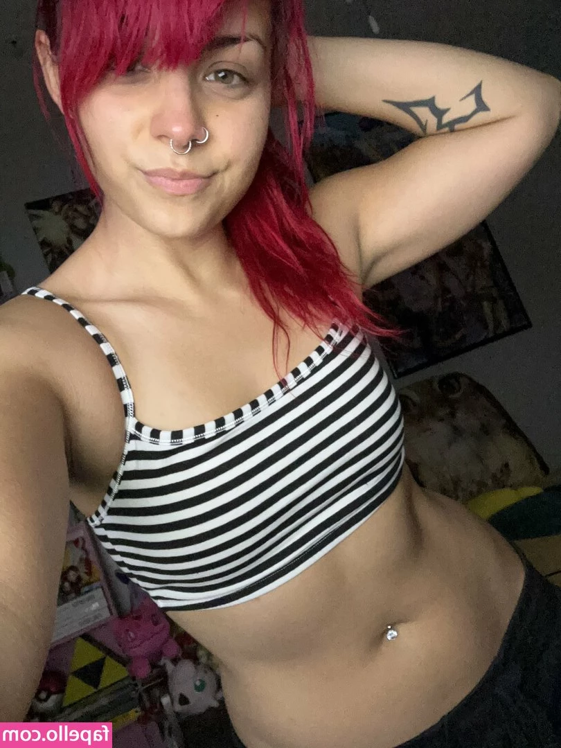 Bloob3rry - Do you want to sniff my soles or my ass beta?