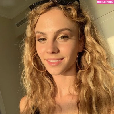 Simone Kowalski [ simone-kowalski ] - Nipples are overrated 😂😂😂