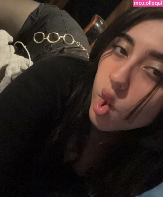 Jennmelon - Good morning babe! I’ll be answering my messages and sending out
